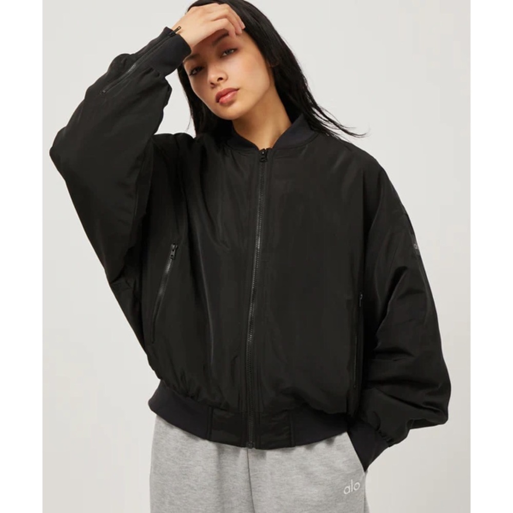 Alo Yoga Faux Fur Urbanite Bomber Jacket in Black/Ivory XS - Picture 2 of 16